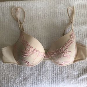 Natori Floral Appliqué lightly padded bra 38B